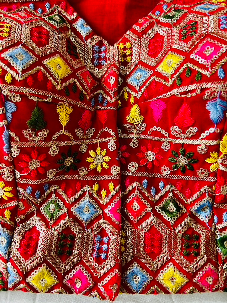 Red Embroidered Side Elastic Sleeveless Blouse