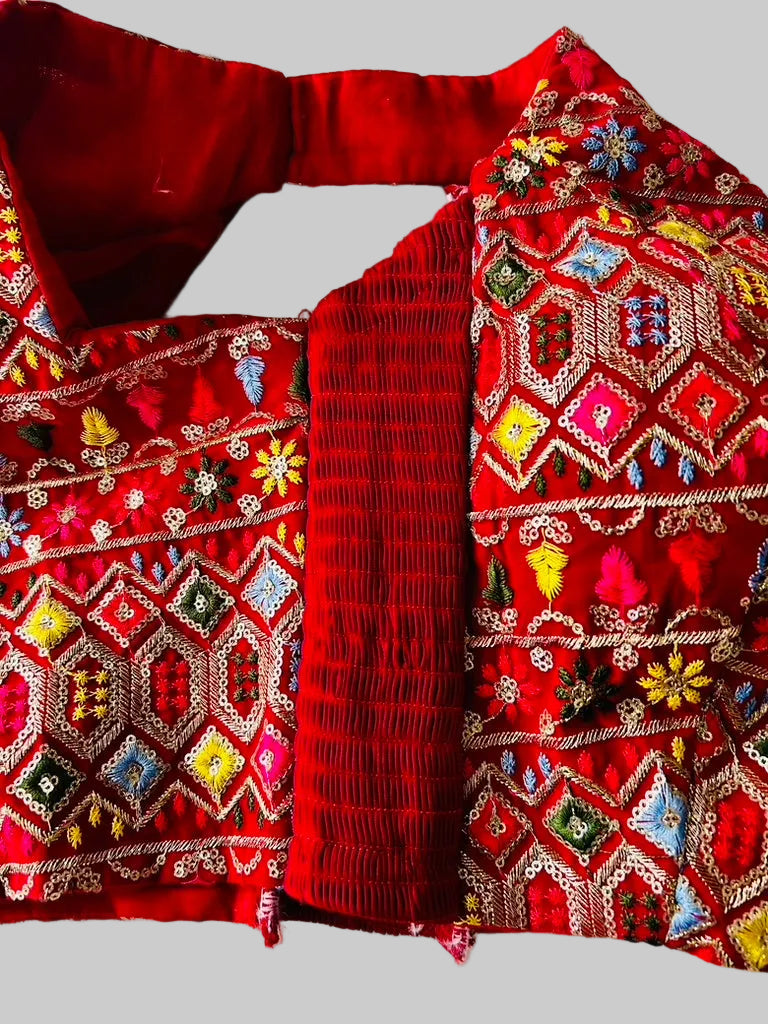 Red Embroidered Side Elastic Sleeveless Blouse