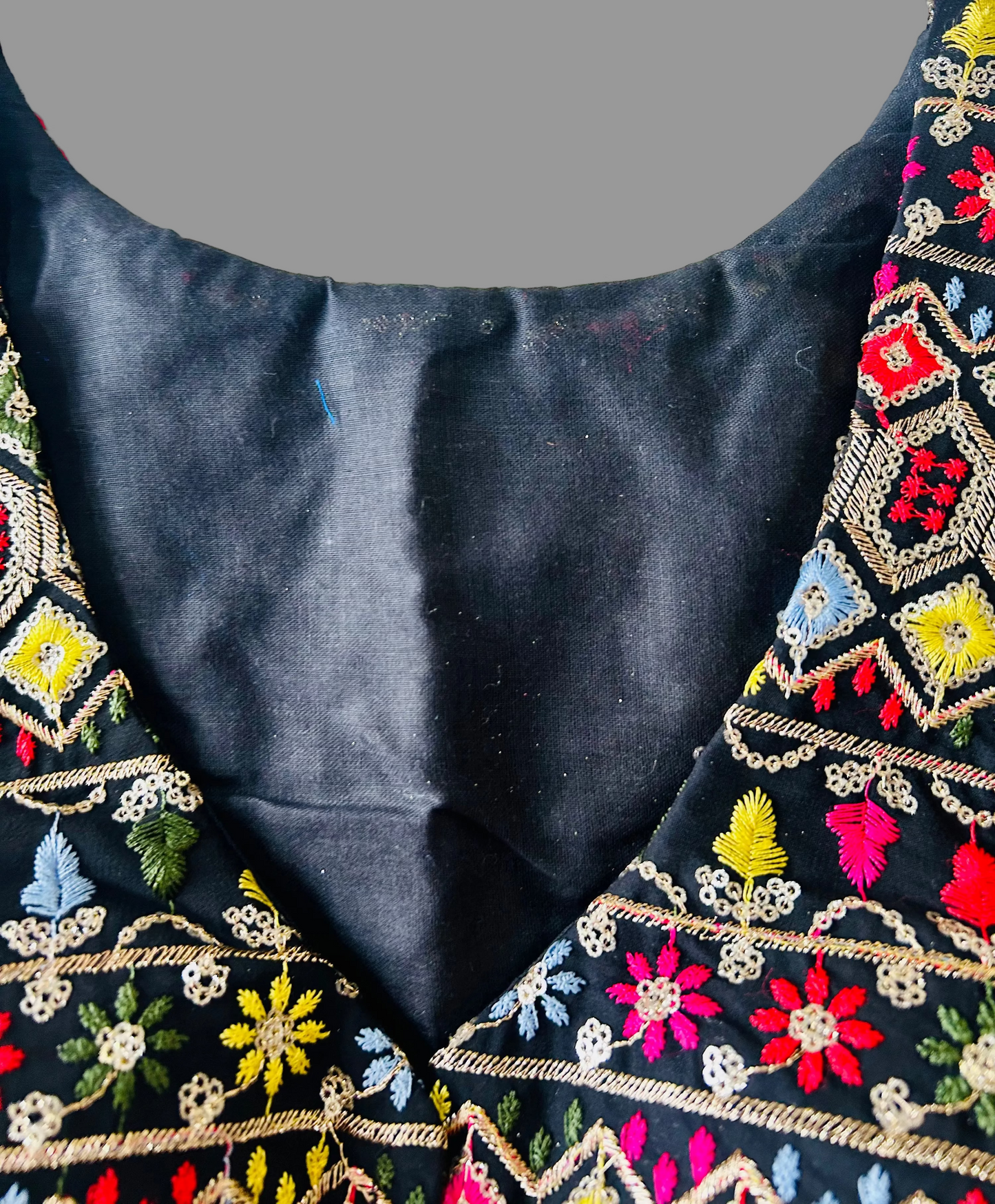 Black side elastic blouse