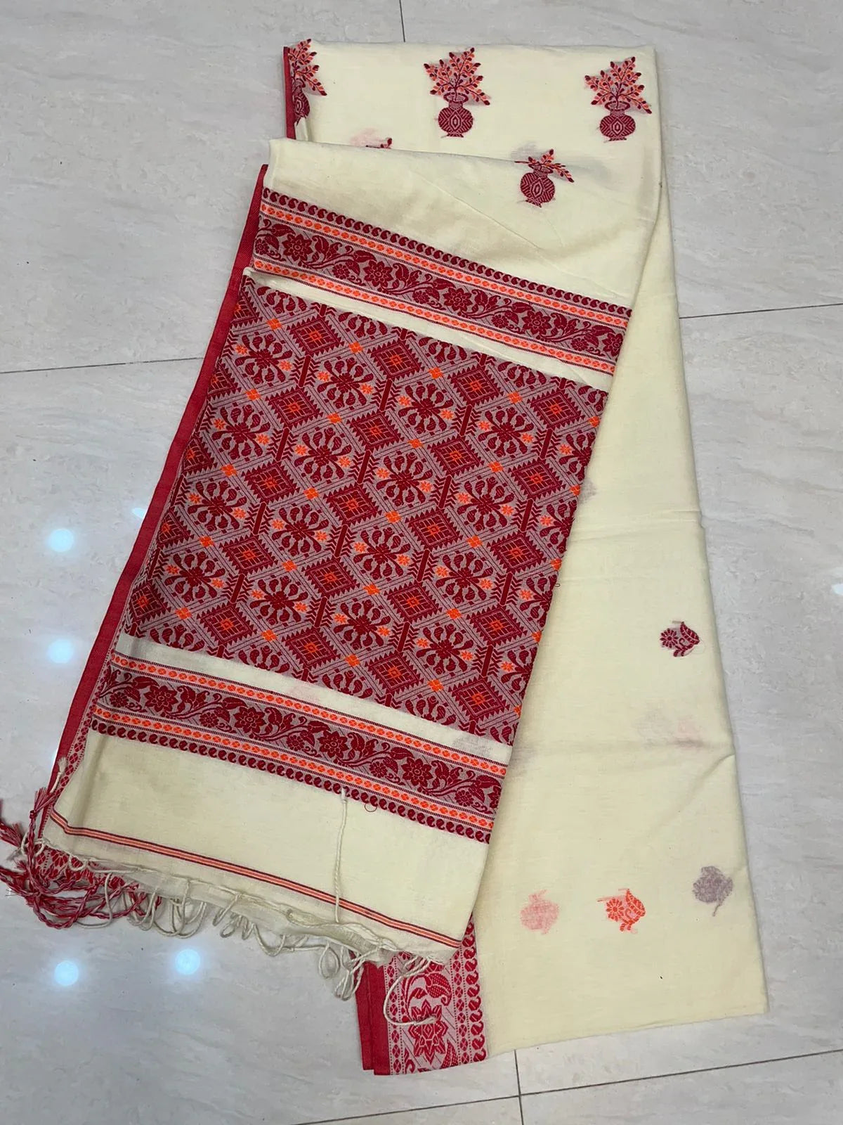 pure cotton jamdani beige and red saree - praasam
